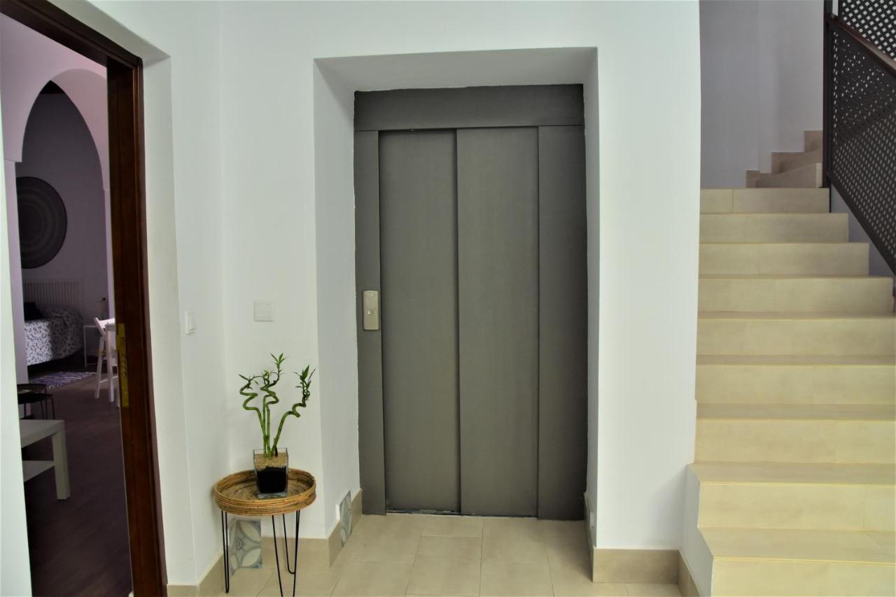 Apartamentos Turísticos Mamelón Jerez de la Frontera Exterior foto