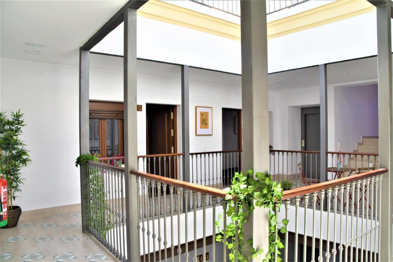 Apartamentos Turísticos Mamelón Jerez de la Frontera Exterior foto
