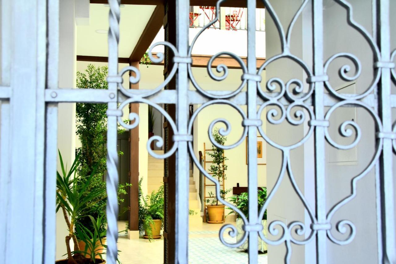 Apartamentos Turísticos Mamelón Jerez de la Frontera Exterior foto
