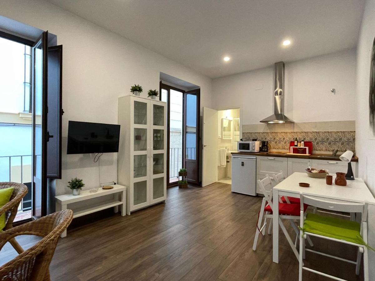Apartamentos Turísticos Mamelón Jerez de la Frontera Exterior foto